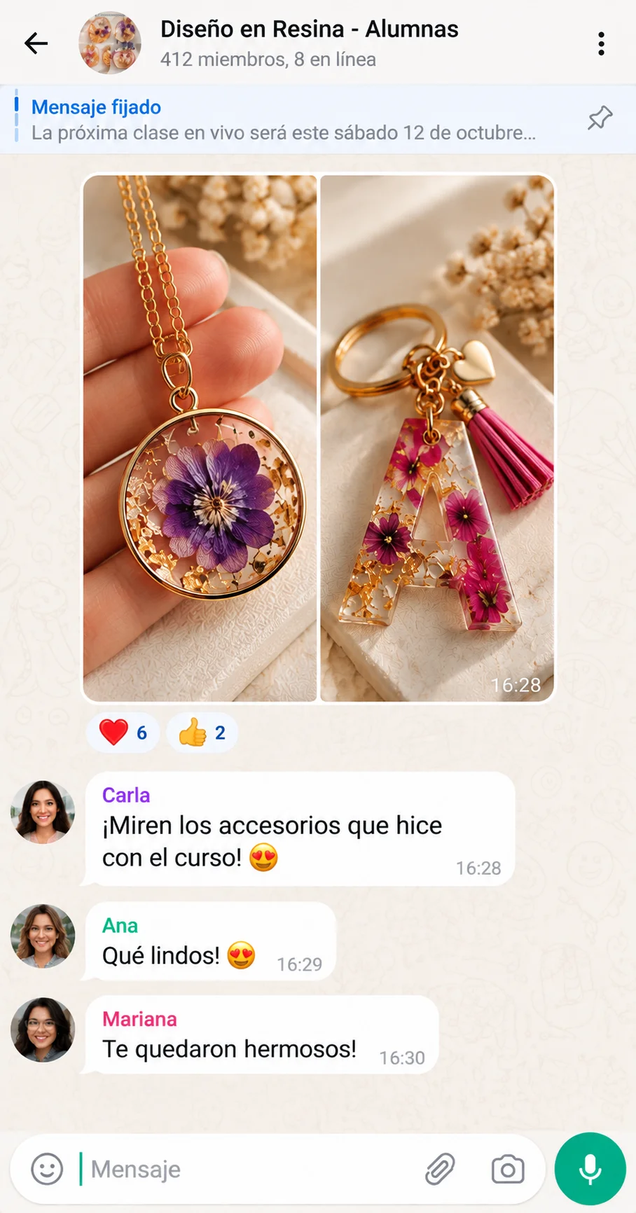 Captura de chat de una alumna mostrando los accesorios de resina que hizo con el curso