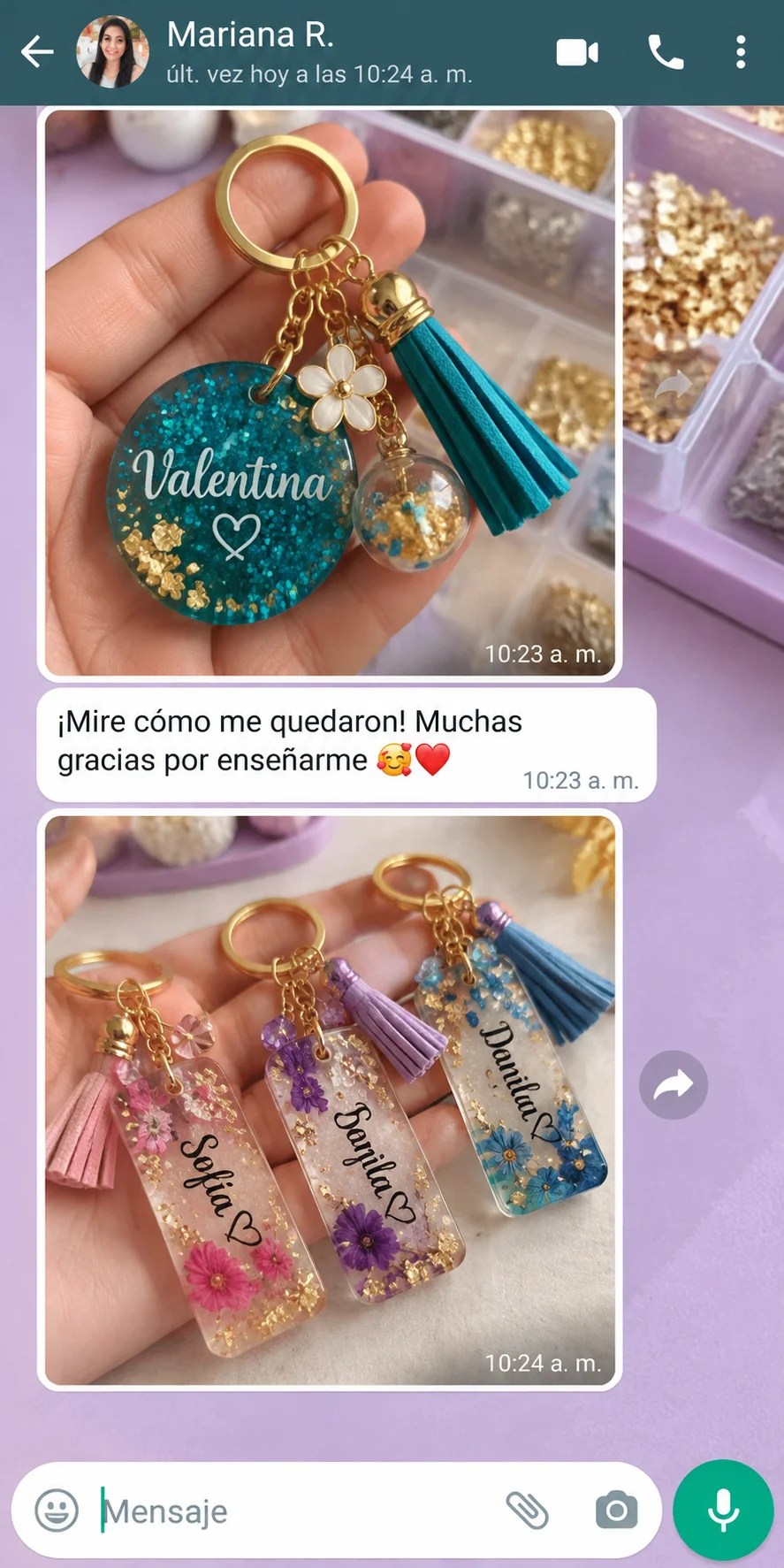 Captura de chat de una alumna mostrando los llaveros personalizados de resina que hizo